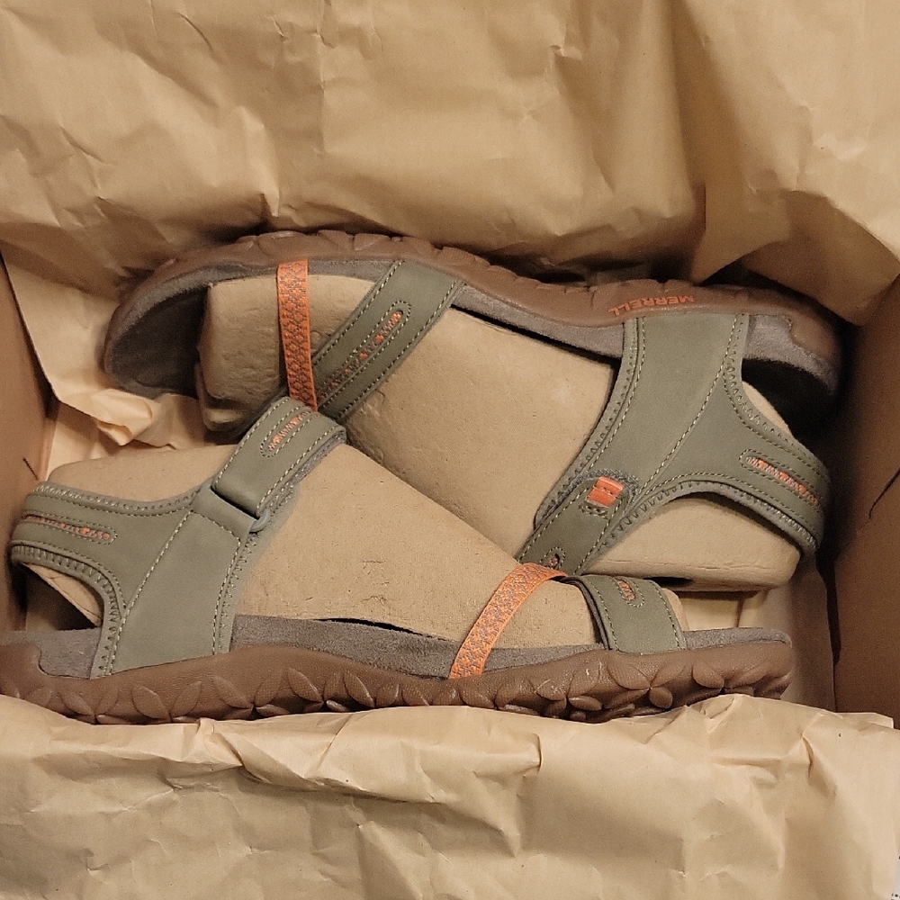 NIB:Merrell Women's Olive and Pink Sandals SZ 9